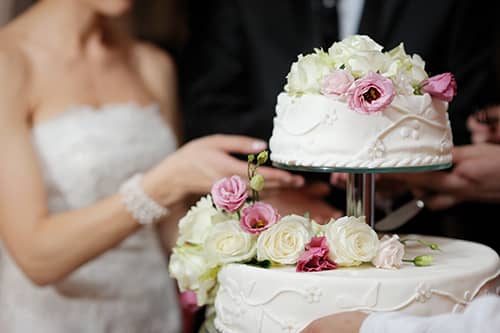 cutting-wedding-cake